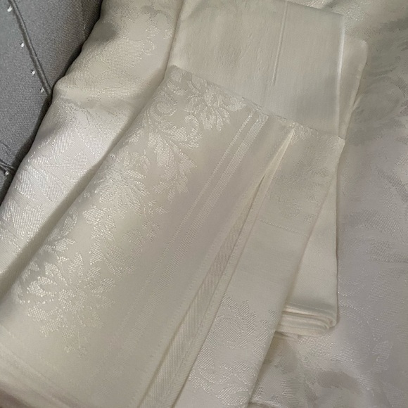 VINTAGE Luxury Rectangular Tablecloth & 3 Napkins - Picture 7 of 16